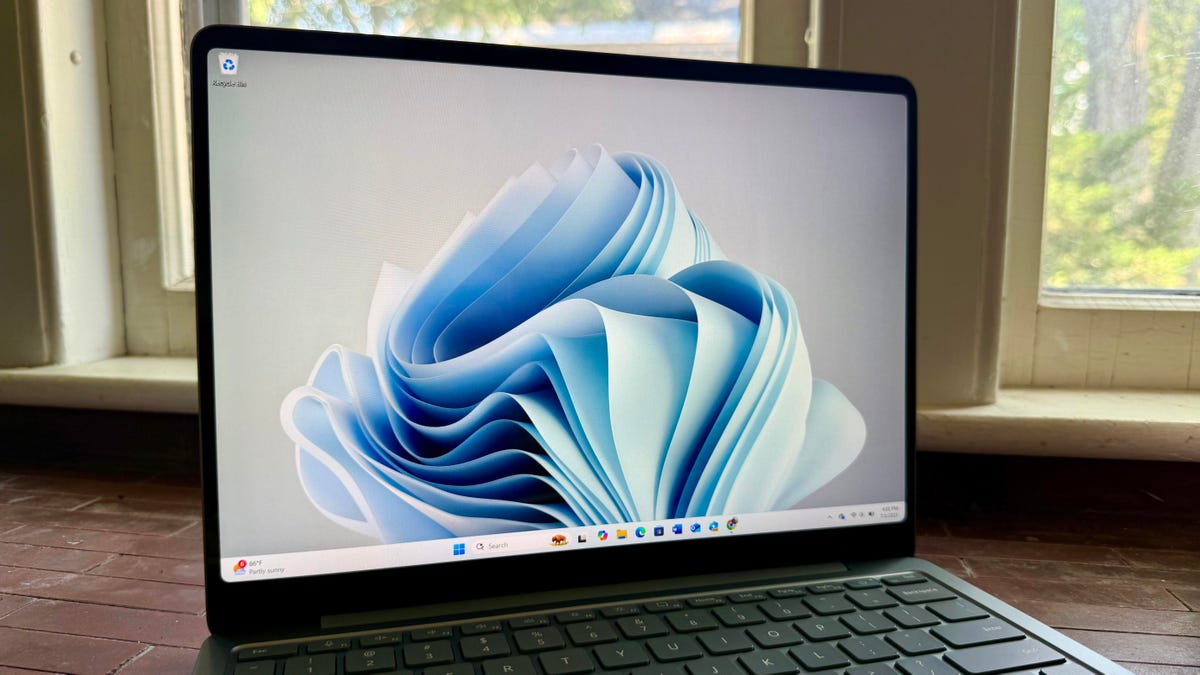 Дефіцит пам’яті підштовхує ціни вгору: чому дорожчають Microsoft Surface і що це каже про ринок AI‑ноутбуків